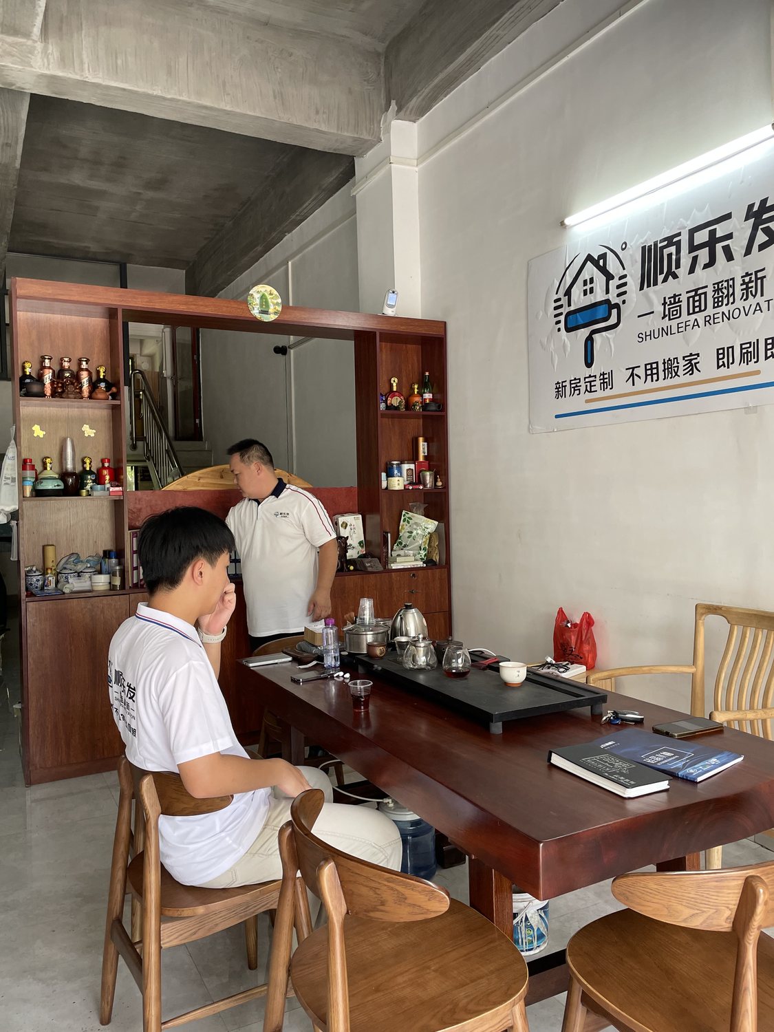 玉林门店内沟通墙面翻新方案